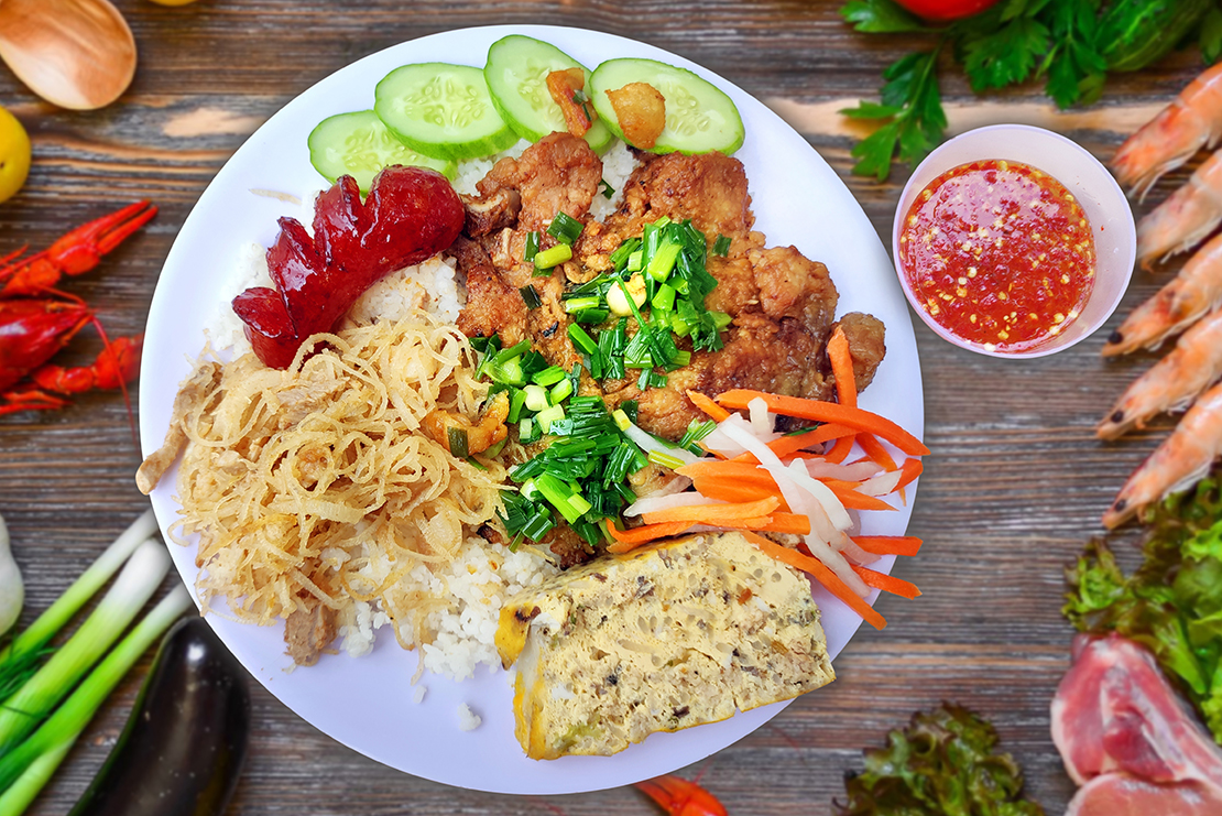 21. Đặc Biệt / Special Grilled & Shredded Pork, Steamed Egg Quiche, Sausages & an Egg Sunny Side Up